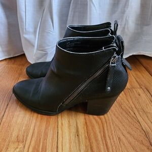 Womens dv Faux Leather Black Booties